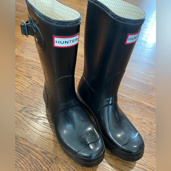 Hunter Shoes - Hunter Original Short Gloss Rain Boots Women’s 8  Black Boot With Buckle